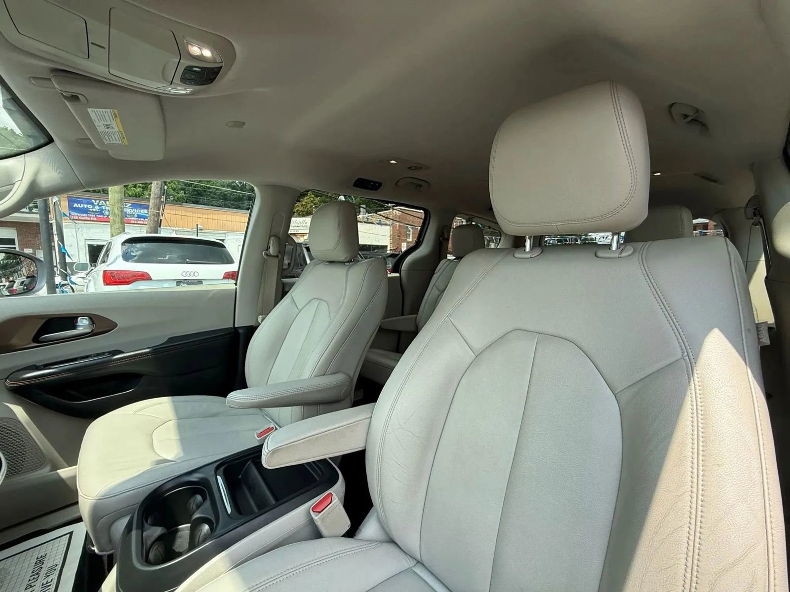 Used 2017 Chrysler Pacifica Touring-L w/ Tire & Wheel Group image 22