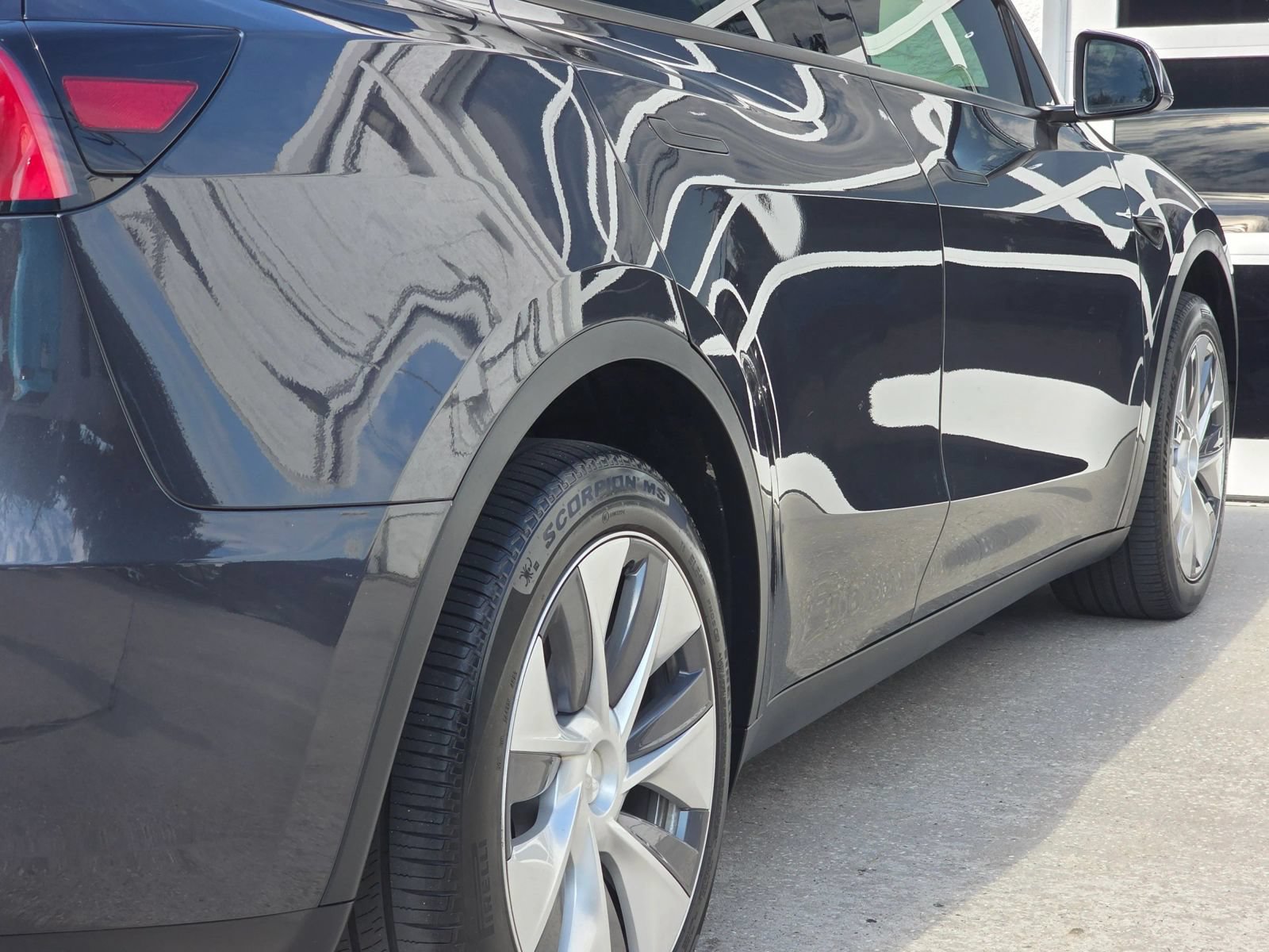 Used 2024 Tesla Model Y Long Range AWD/4WD image 40