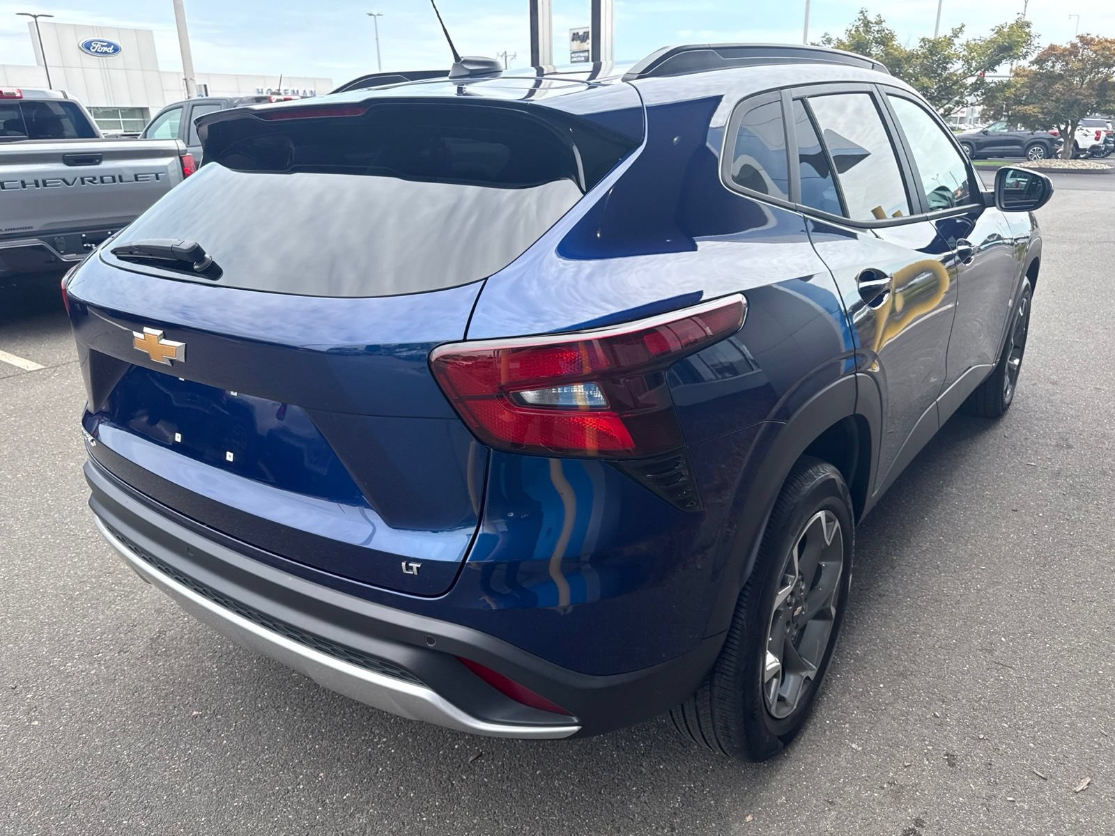 Used 2024 Chevrolet Trax LT w/ Sunroof Package FWD image 6