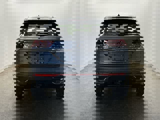 Used 2023 Volkswagen Atlas Cross Sport SE w/ Panoramic Sunroof Package image 4