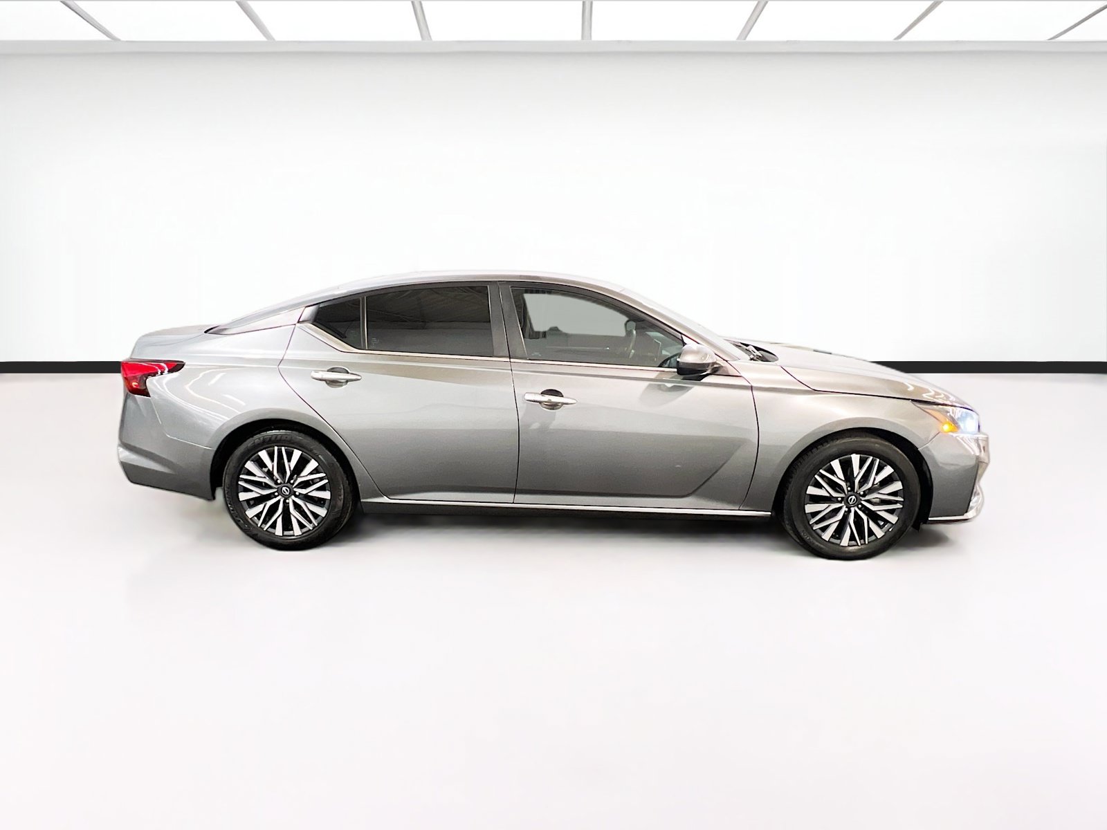 Used 2023 Nissan Altima 2.5 SV FWD image 22
