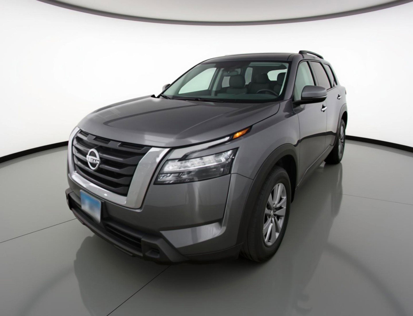Used 2025 Nissan Pathfinder SV image 2