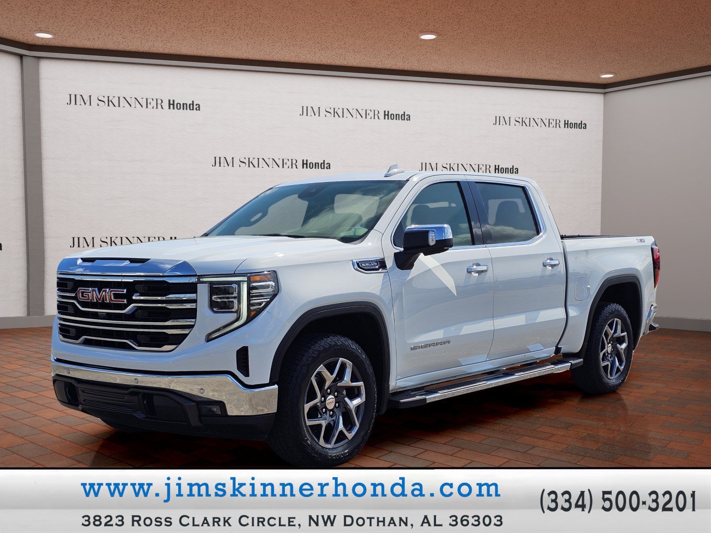 Used 2024 GMC Sierra 1500 SLT w/ SLT Premium Plus Package AWD/4WD image 1