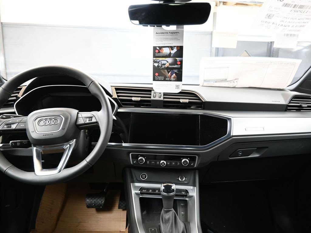 New 2025 Audi Q3 2.0T Premium image 23
