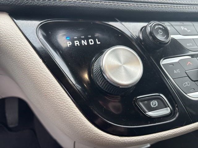 Used 2022 Chrysler Pacifica Touring-L w/ Uconnect Theater Family Group image 21
