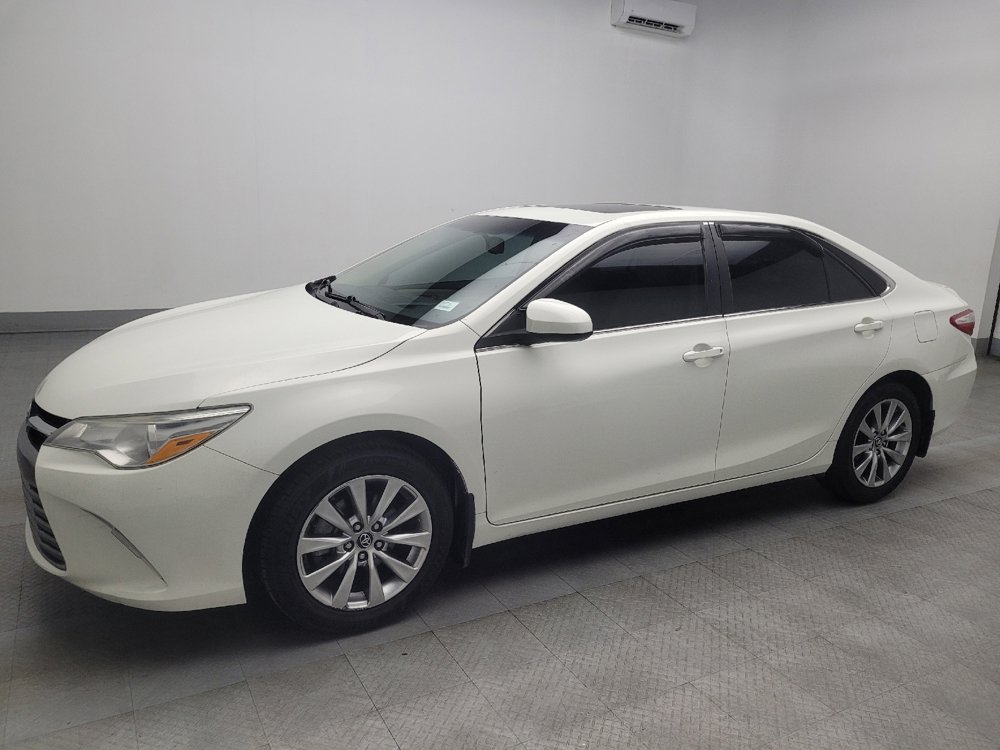 Used 2016 Toyota Camry XLE w/ Moonroof Package FWD image 2