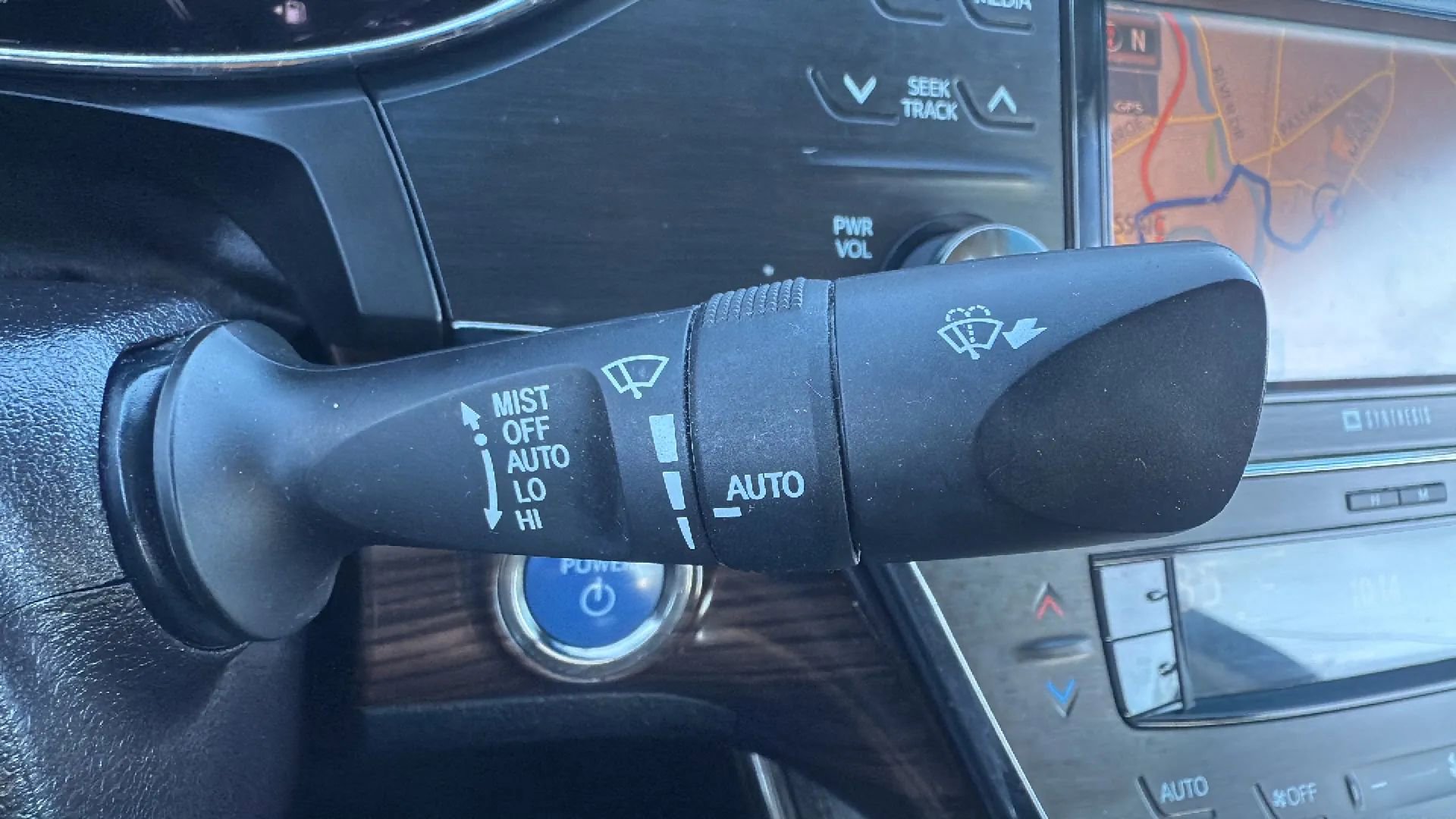 Used 2014 Toyota Avalon Limited w/ Technology Package FWD image 13
