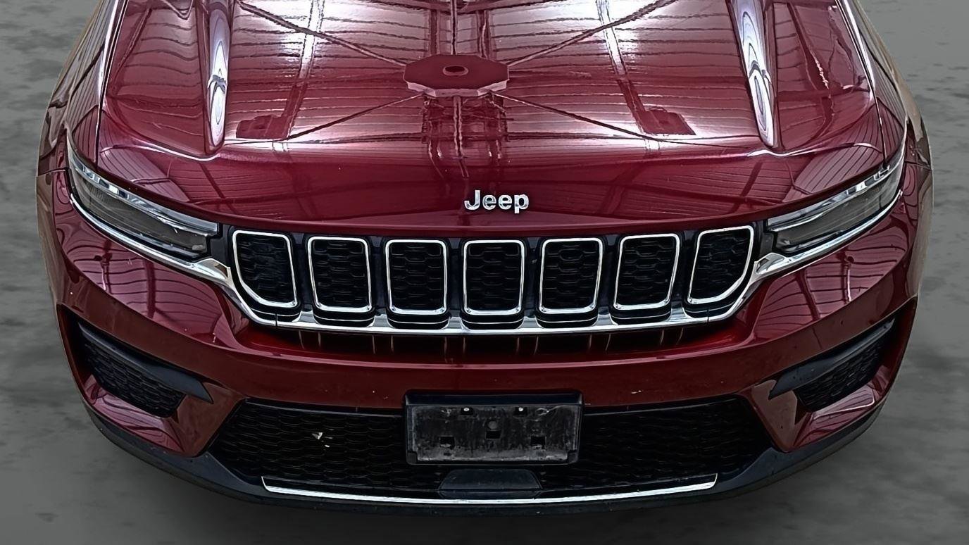 Used 2024 Jeep Grand Cherokee Laredo image 16