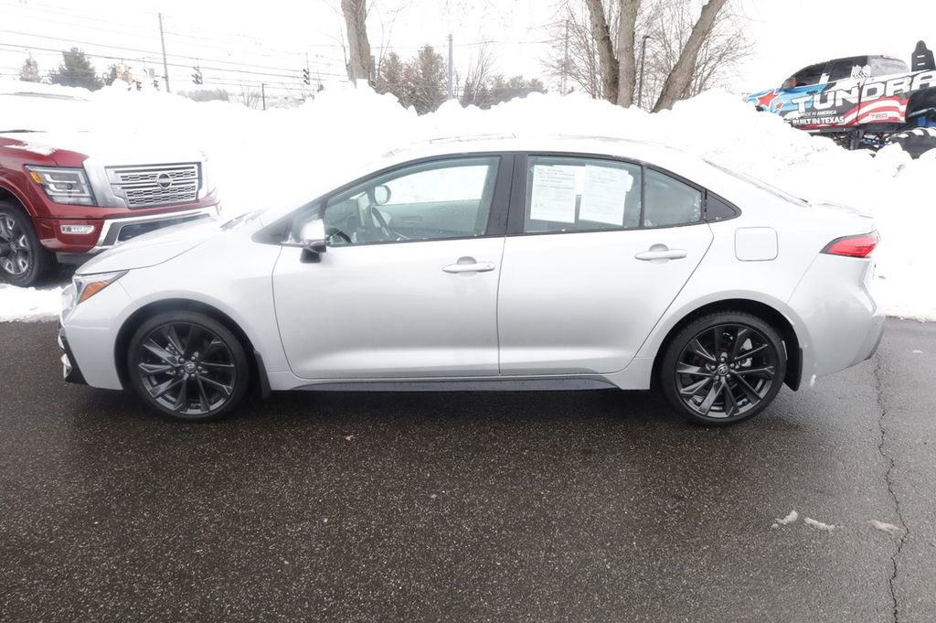 Certified 2025 Toyota Corolla SE w/ SE Premium Package image 2