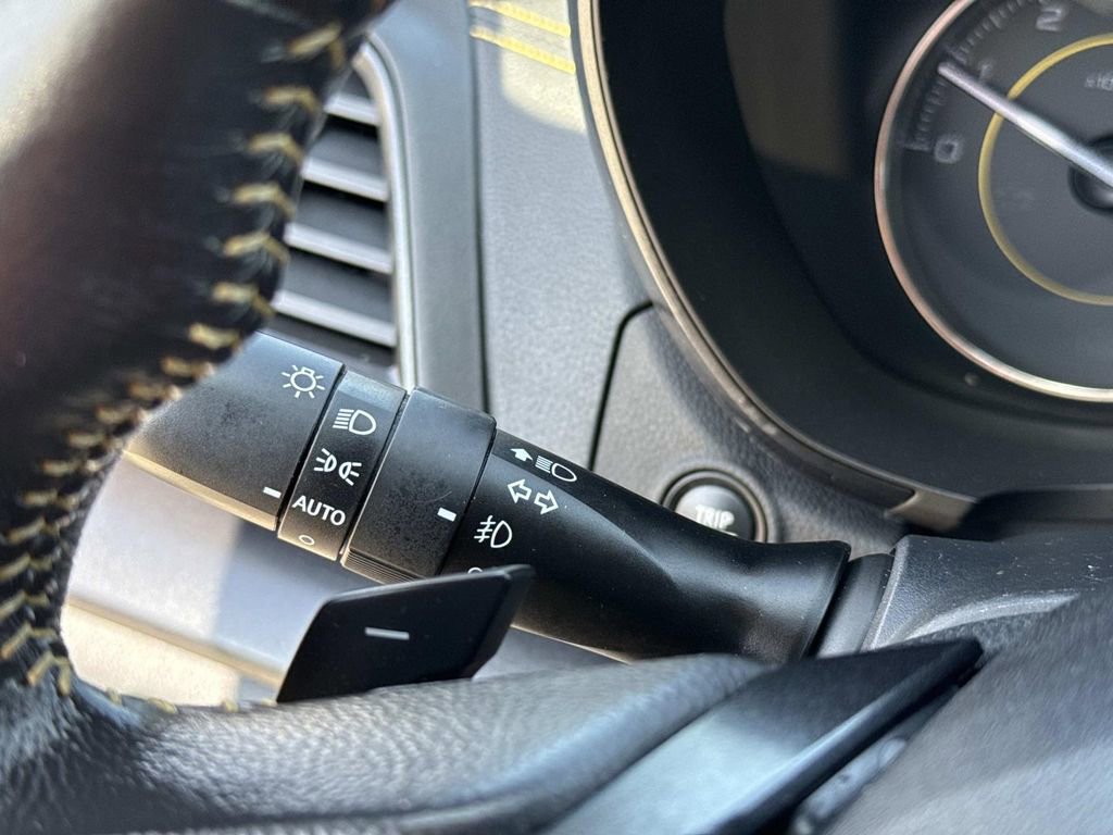 Used 2022 Subaru Crosstrek 2.5i Sport w/ Moonroof Package image 43