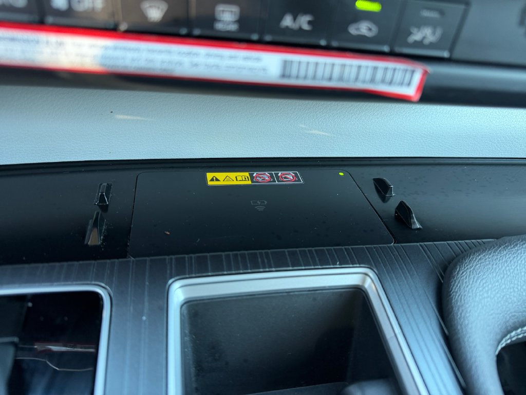 Used 2026 Toyota Sienna LE AWD/4WD image 24