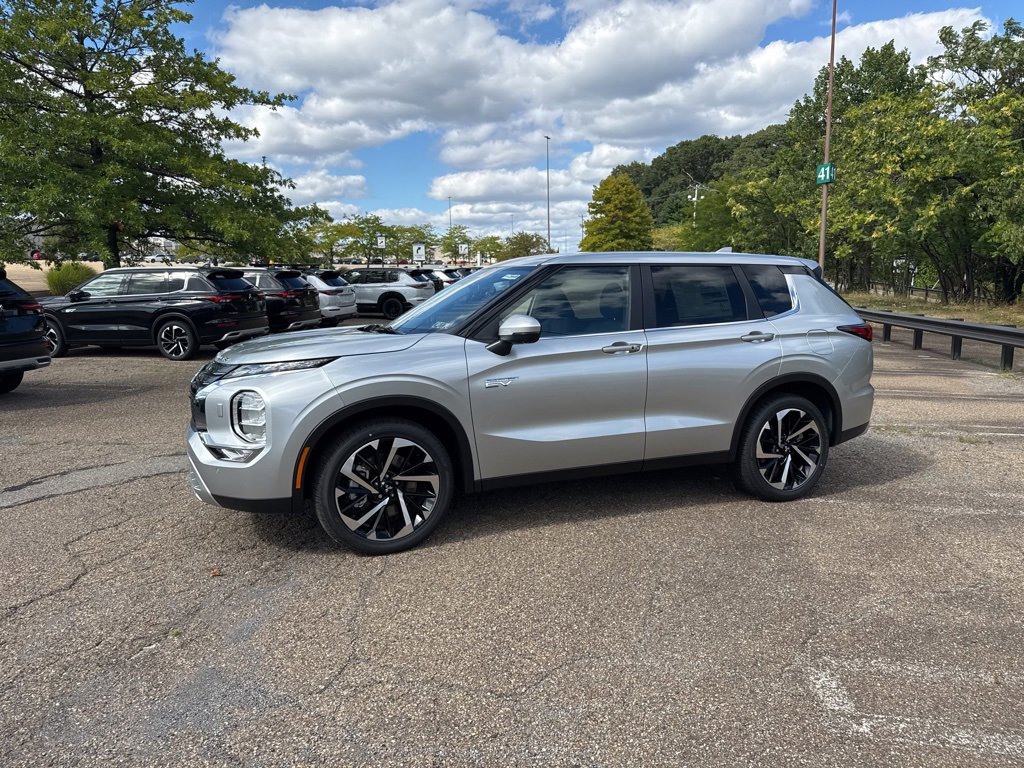 New 2025 Mitsubishi Outlander SE image 14