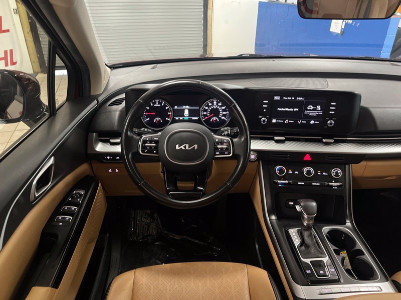 Used 2023 Kia Carnival LX FWD image 31
