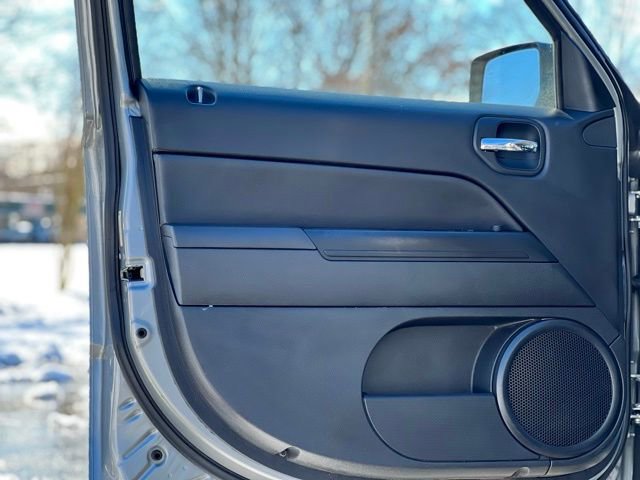 Used 2015 Jeep Patriot Latitude image 9