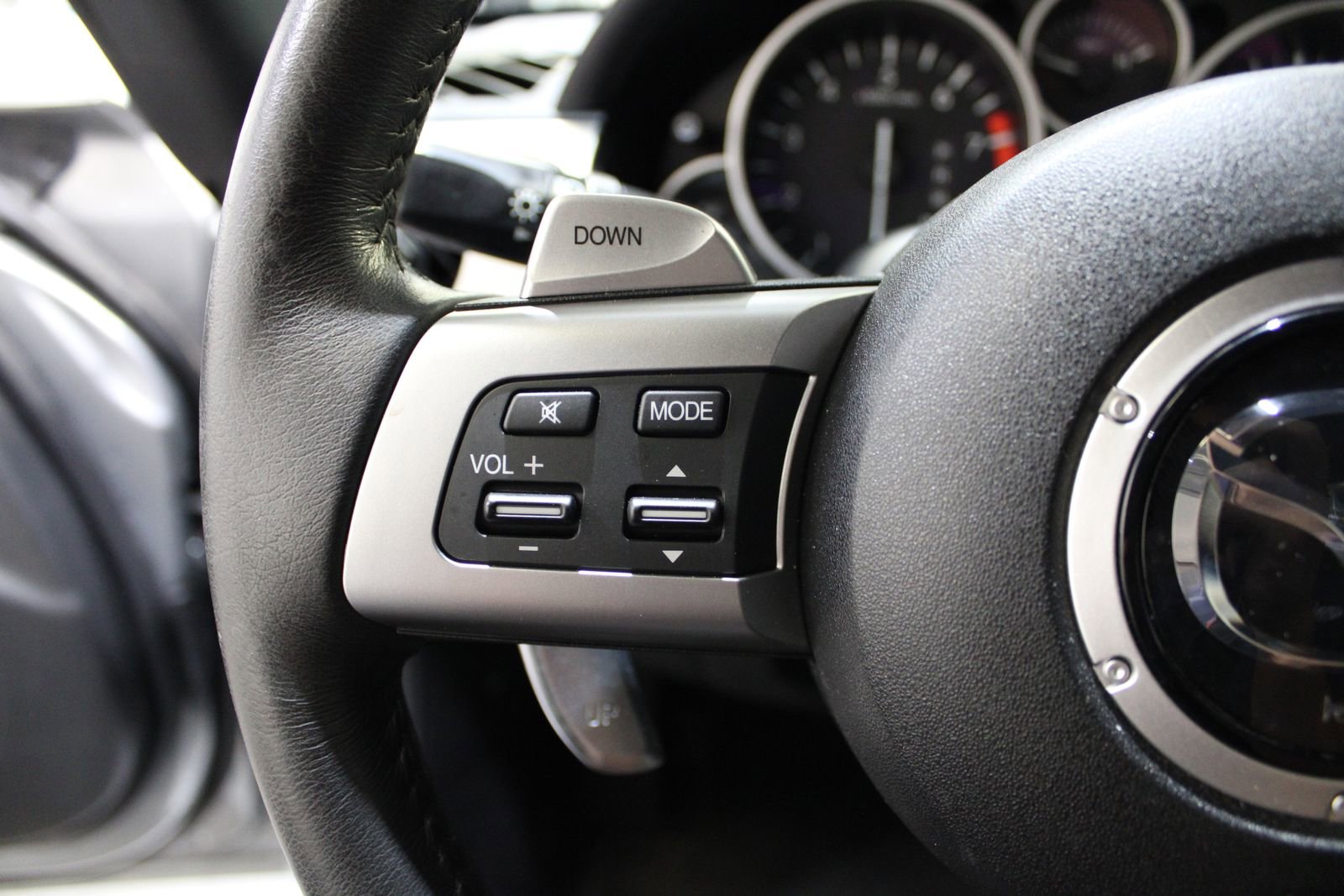 Used 2011 MAZDA MX-5 Miata Touring image 22