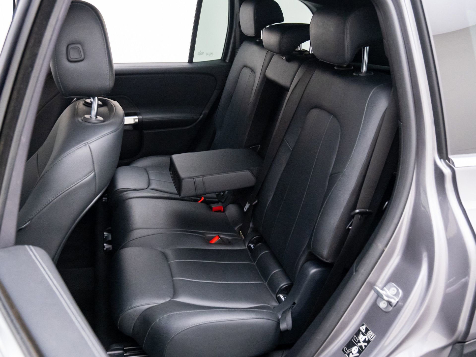 Certified 2023 Mercedes-Benz EQB 250+ w/ Exclusive Package image 17