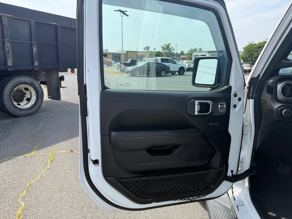 Used 2020 Jeep Gladiator Overland w/ Trailer Tow Package AWD/4WD image 13