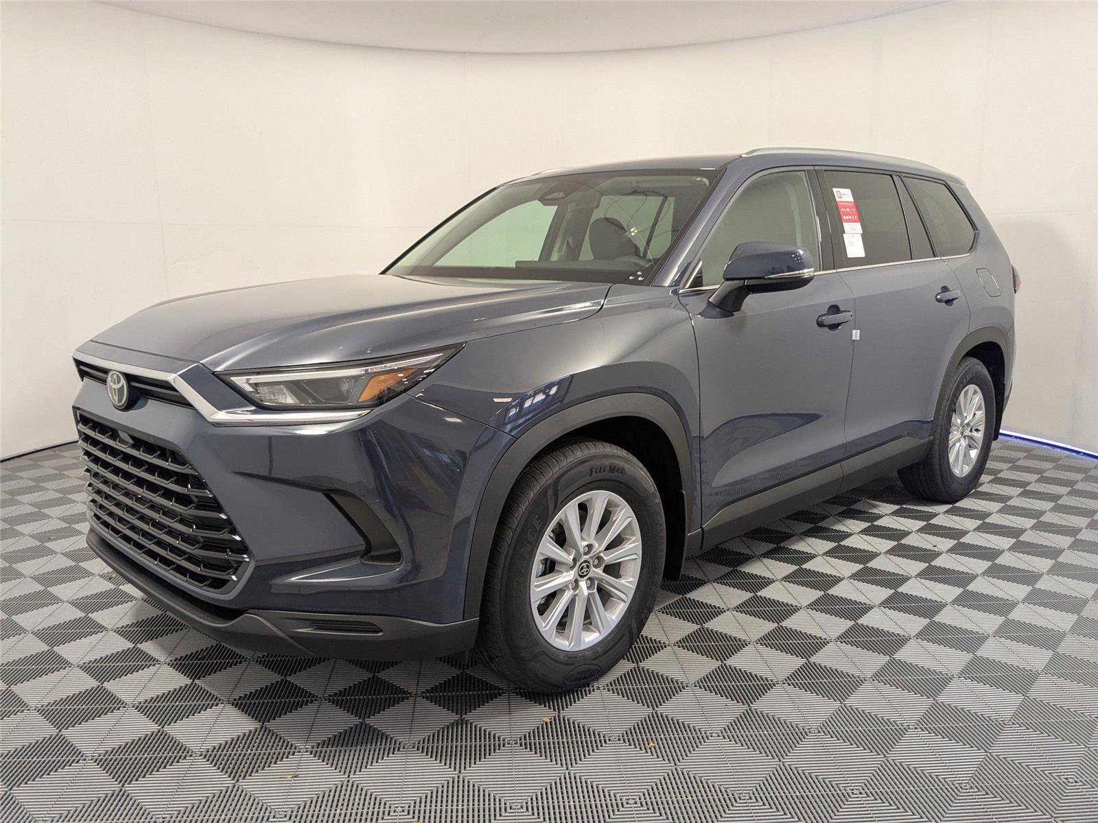 New 2026 Toyota Grand Highlander XLE image 2
