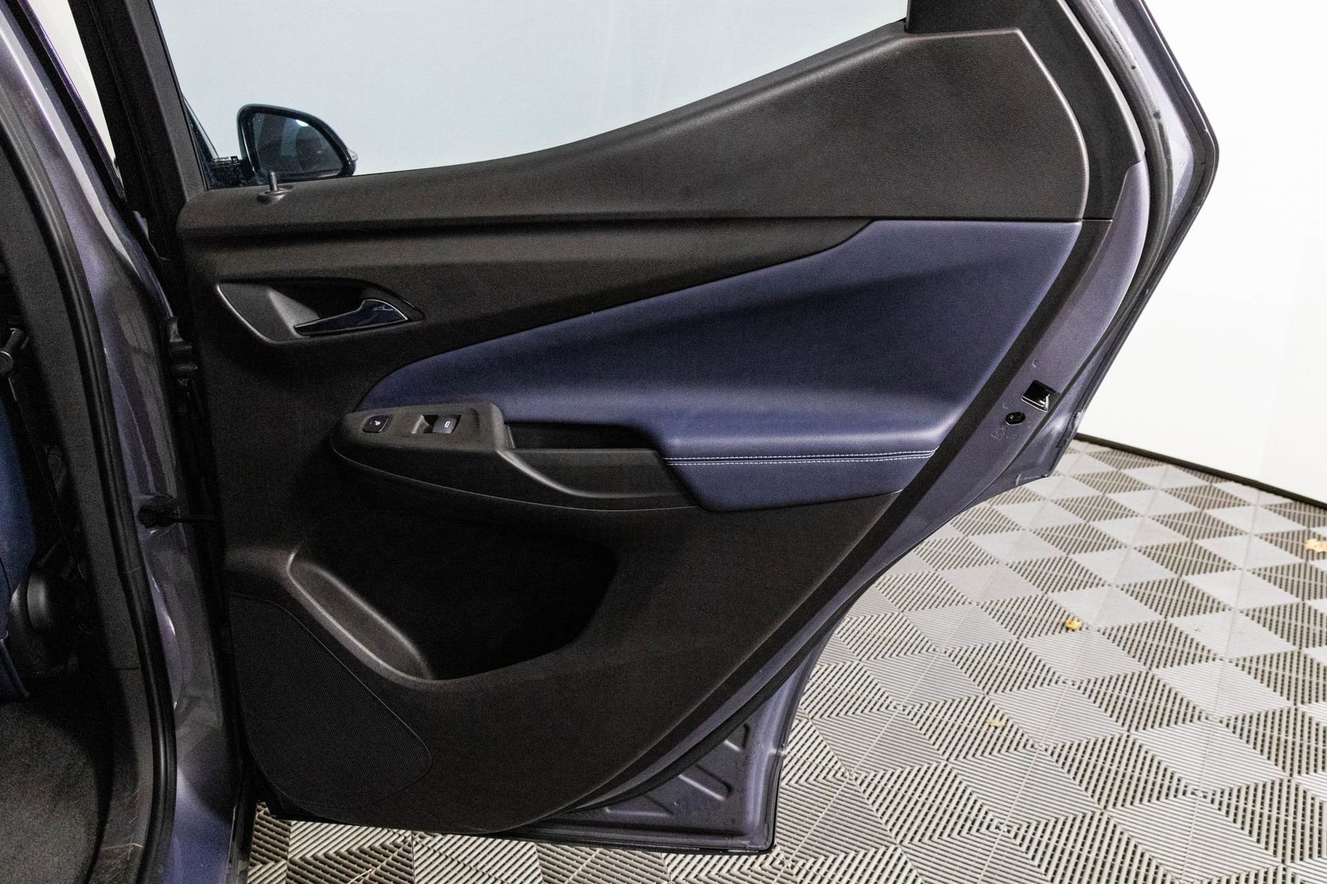 Used 2022 Chevrolet Bolt EUV Premier w/ Sun & Sound Package image 39