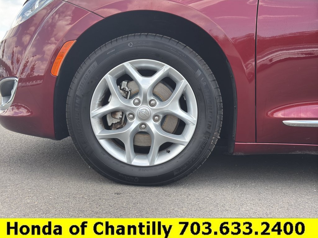 Used 2017 Chrysler Pacifica Touring-L w/ Tire & Wheel Group FWD image 23