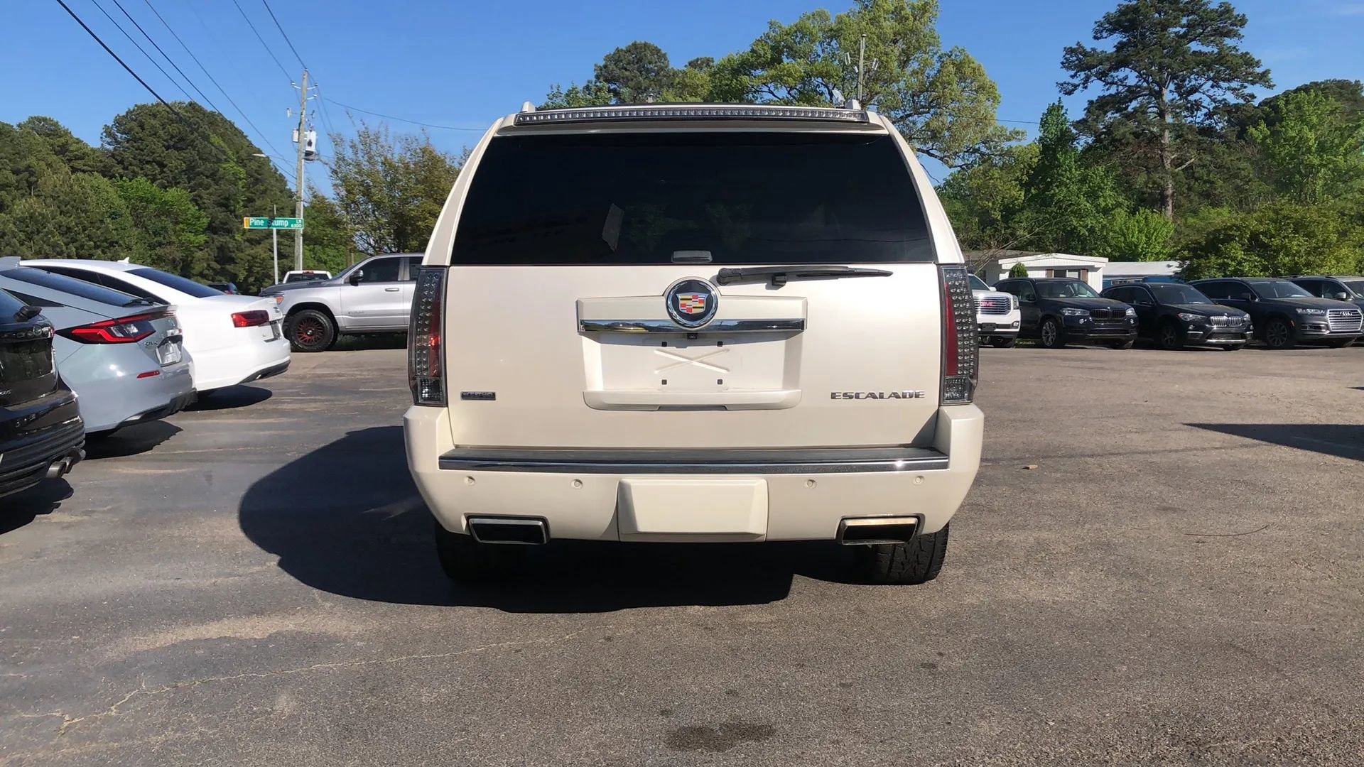 Used 2012 Cadillac Escalade Premium image 4