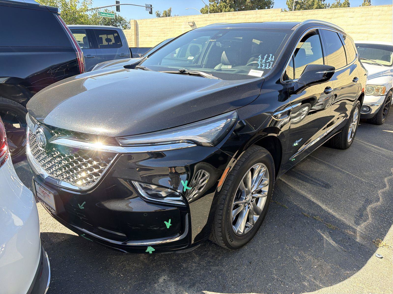Used 2022 Buick Enclave Avenir w/ Avenir Technology Package FWD image 2