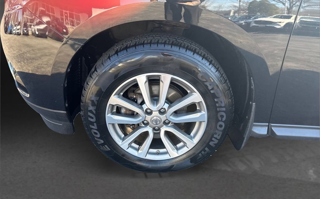 Used 2015 Nissan Pathfinder SV AWD/4WD image 12