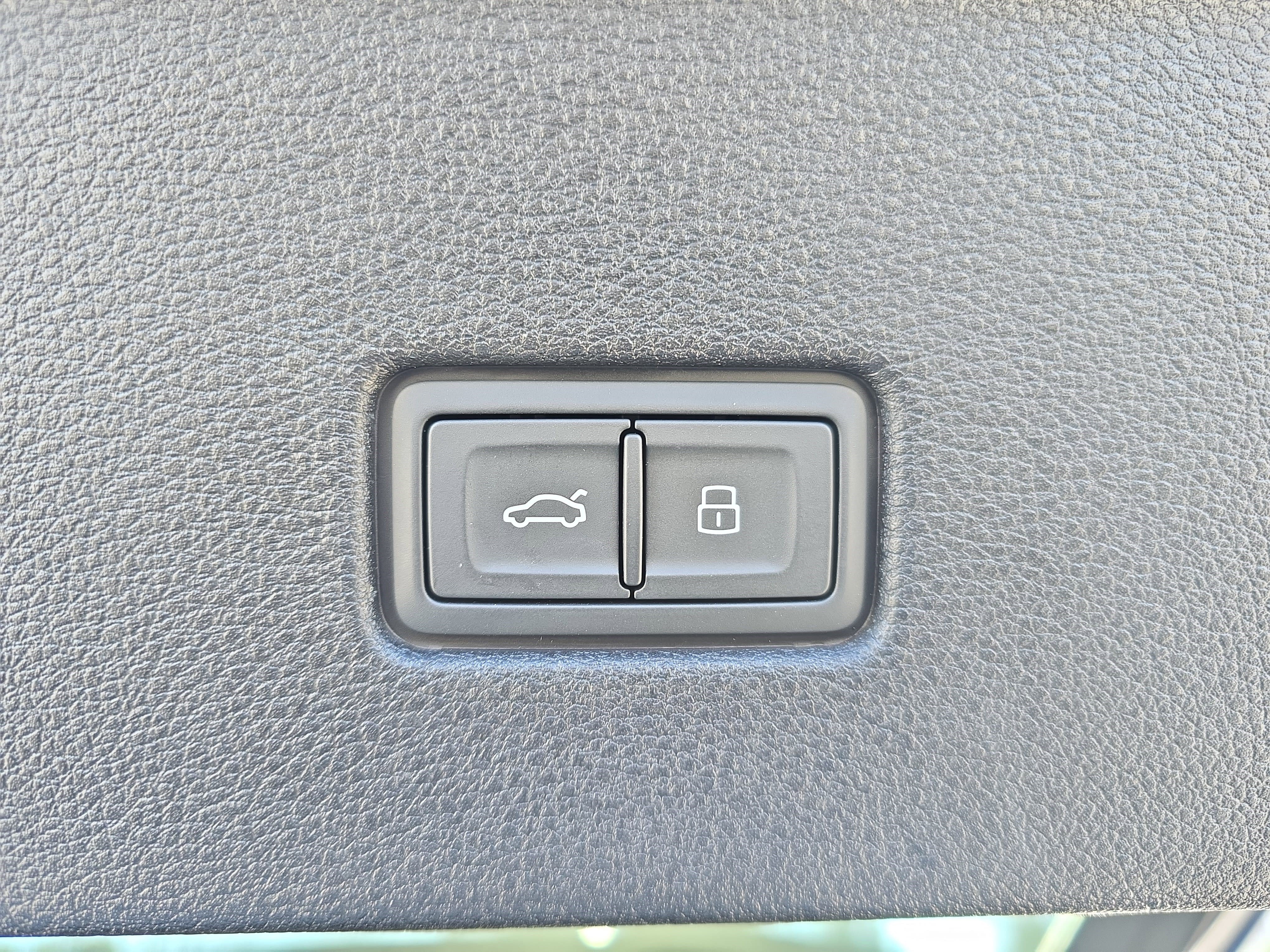 Used 2024 Audi RS Q8 w/ Executive Package image 13