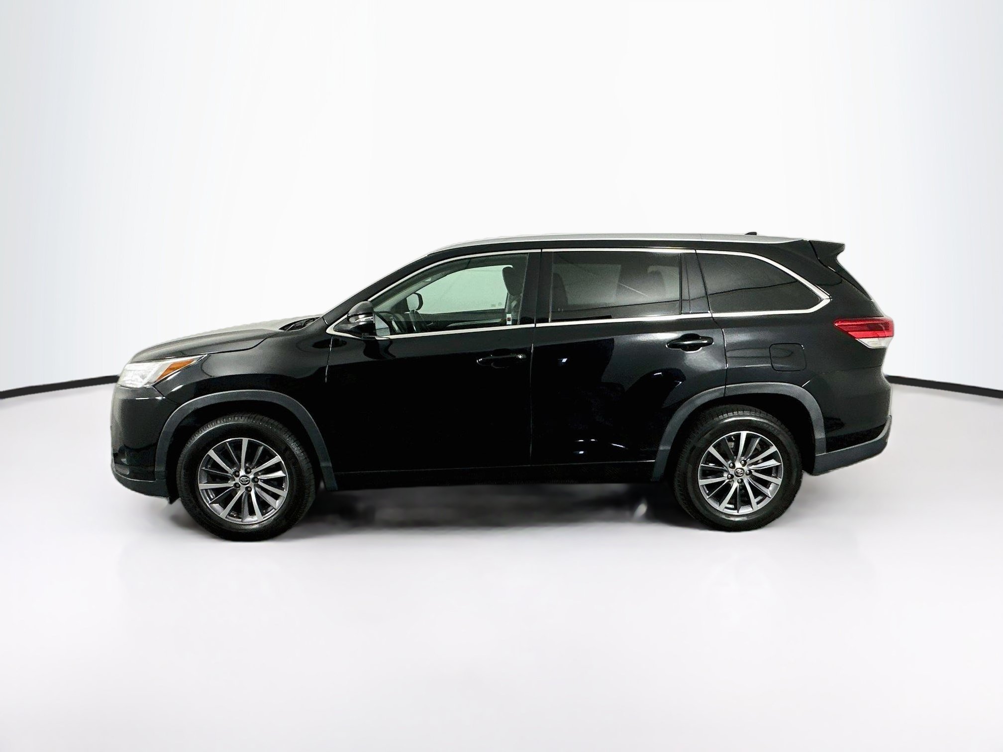 Used 2018 Toyota Highlander XLE FWD image 4