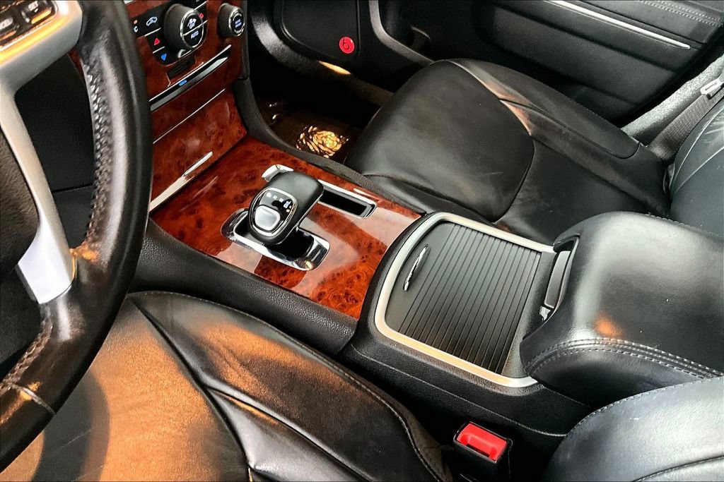 Used 2014 Chrysler 300 w/ Driver Convenience Group RWD image 17