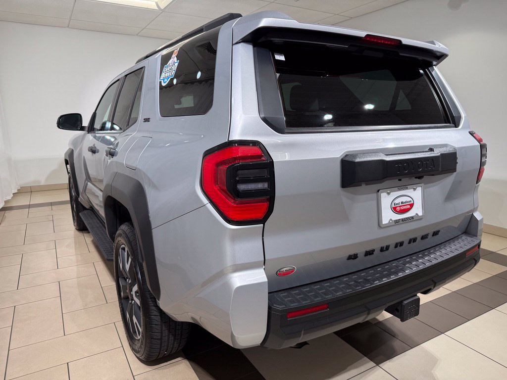 Certified 2025 Toyota 4Runner SR5 AWD/4WD image 3