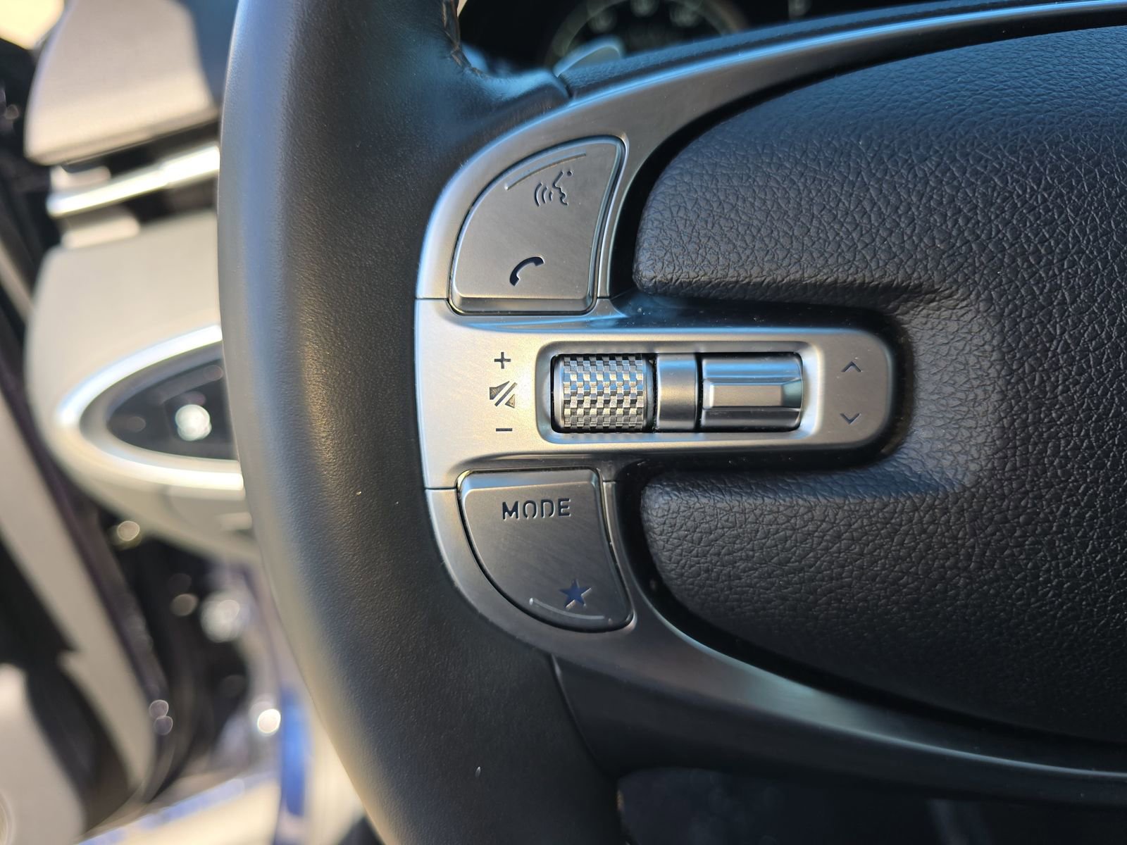 Used 2025 Genesis GV70 2.5T AWD/4WD image 17