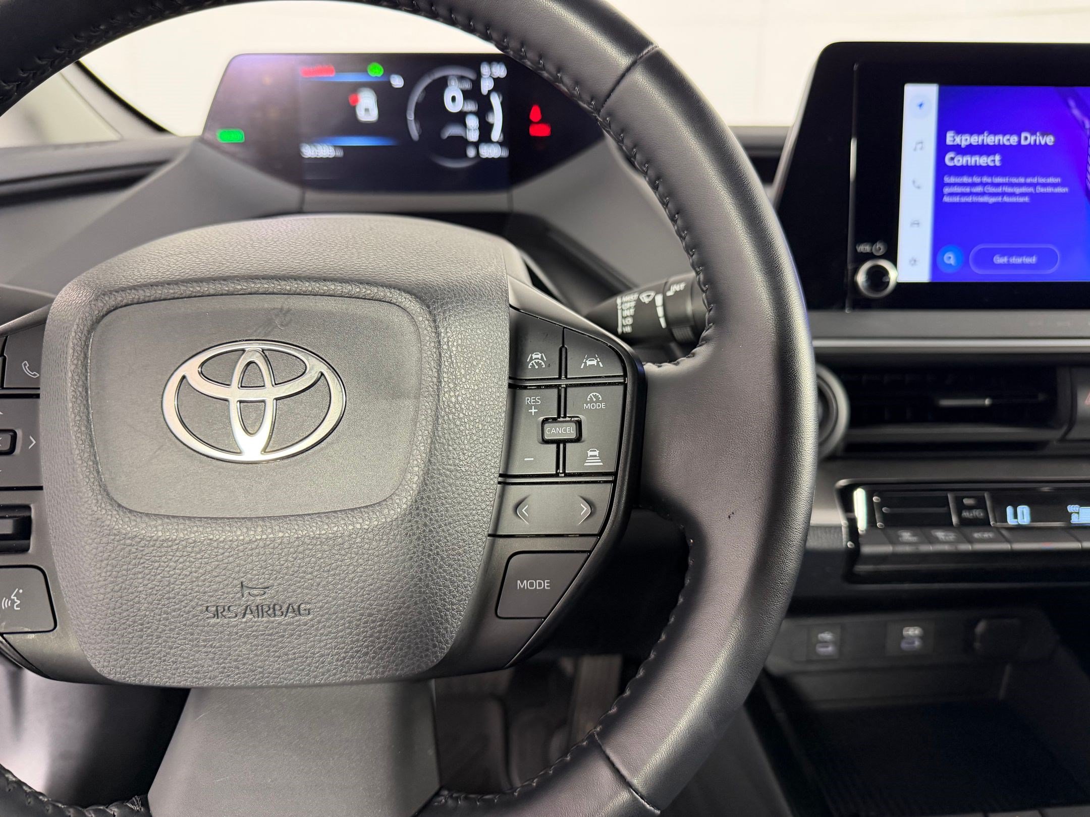 Used 2025 Toyota Prius LE FWD image 16