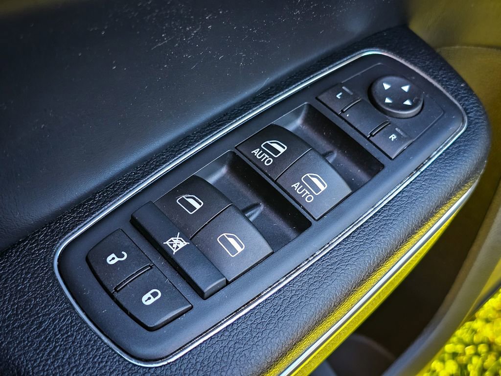 Used 2016 Chrysler 300 Limited image 11