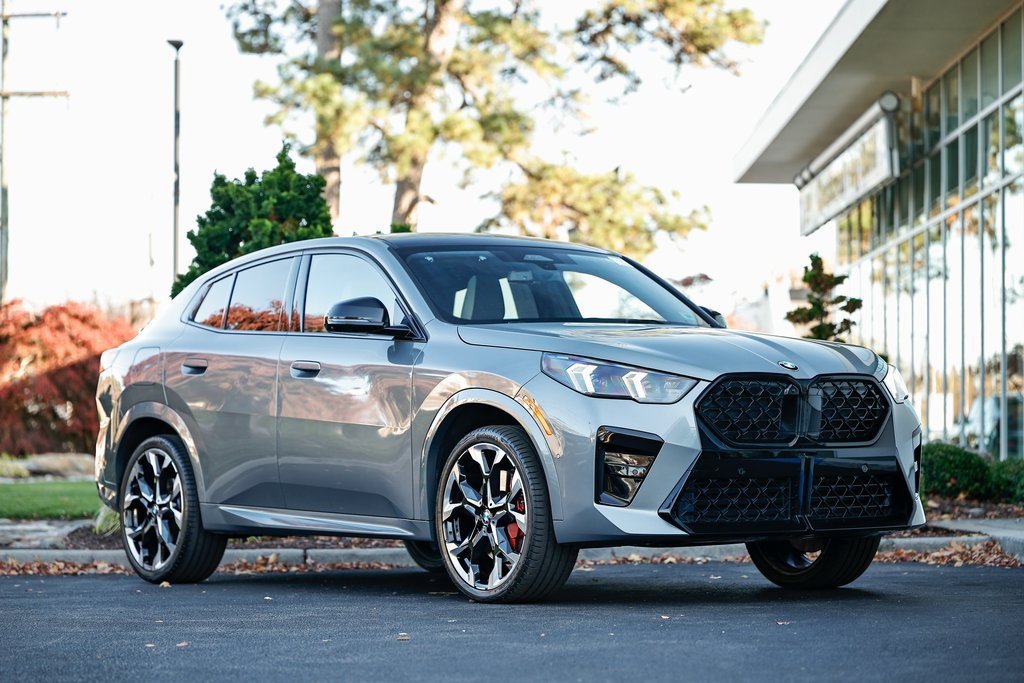 Certified 2025 BMW X2 xDrive28i w/ Technology Package image 1