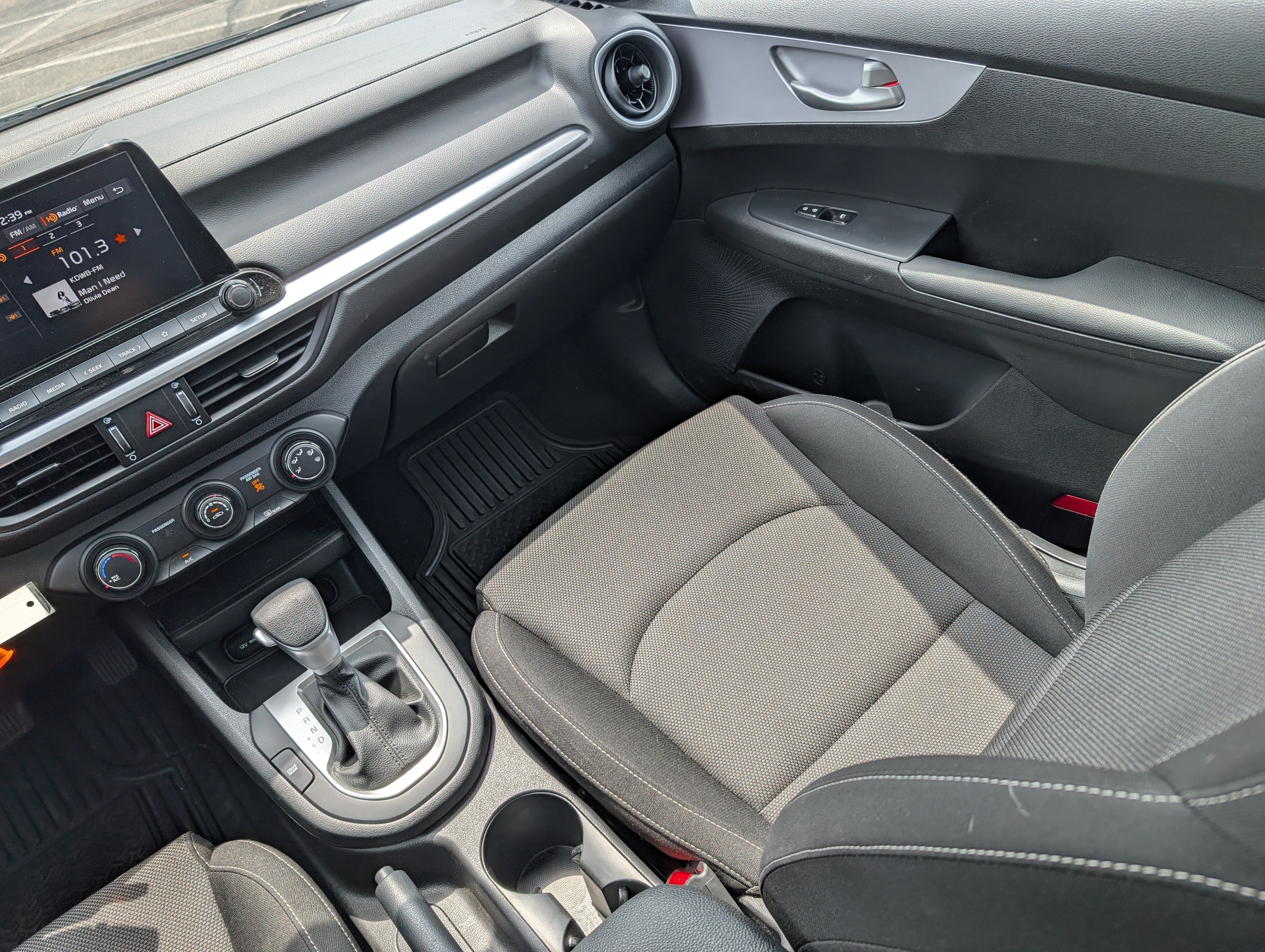Certified 2024 Kia Forte LXS w/ LXS Technology Package FWD image 11
