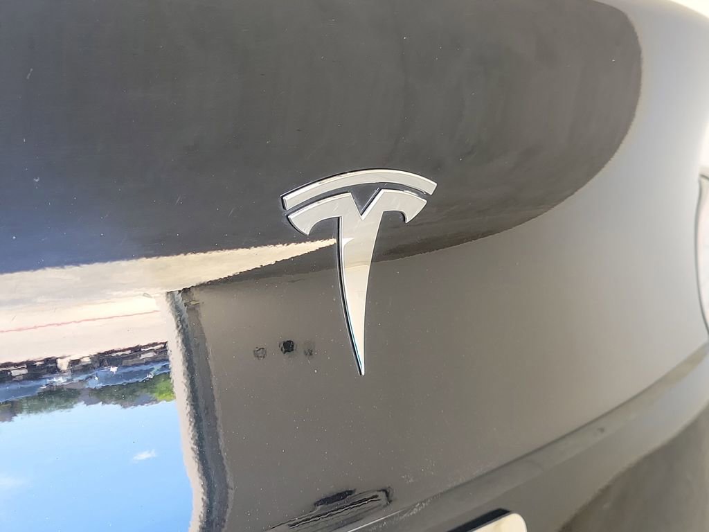 Used 2021 Tesla Model Y Long Range image 9