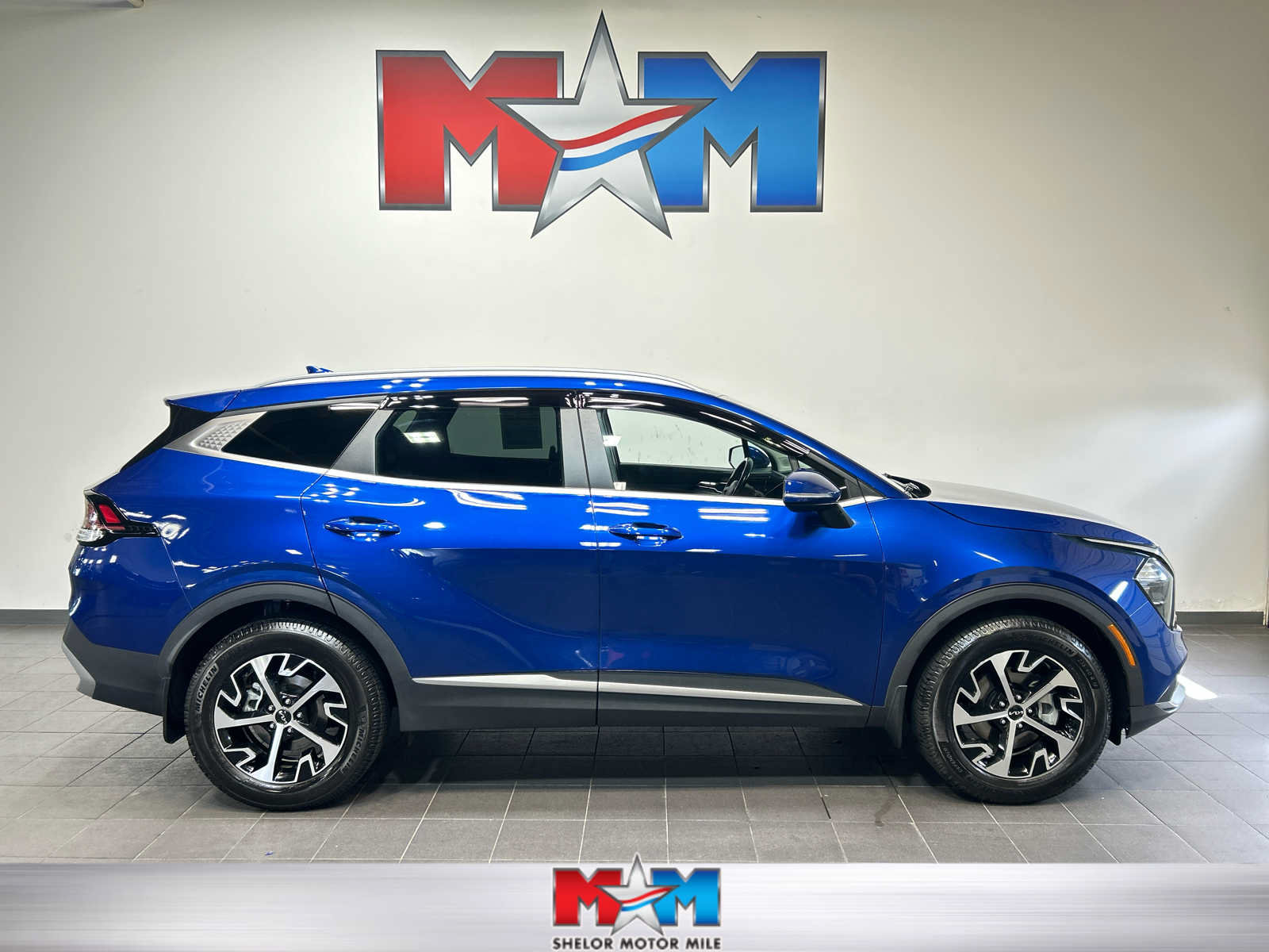 Used 2023 Kia Sportage EX AWD/4WD image 1