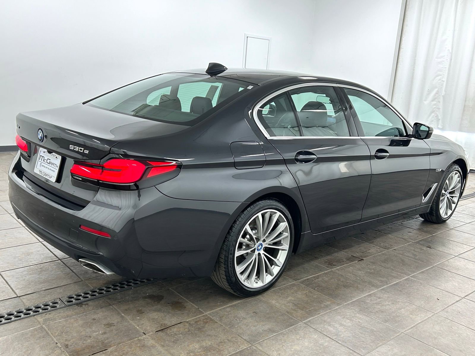 Used 2023 BMW 530e xDrive w/ Executive Package image 6