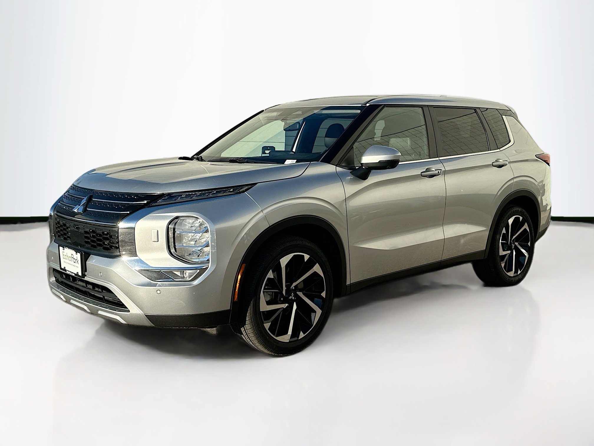 Used 2024 Mitsubishi Outlander SE Black Edition image 3