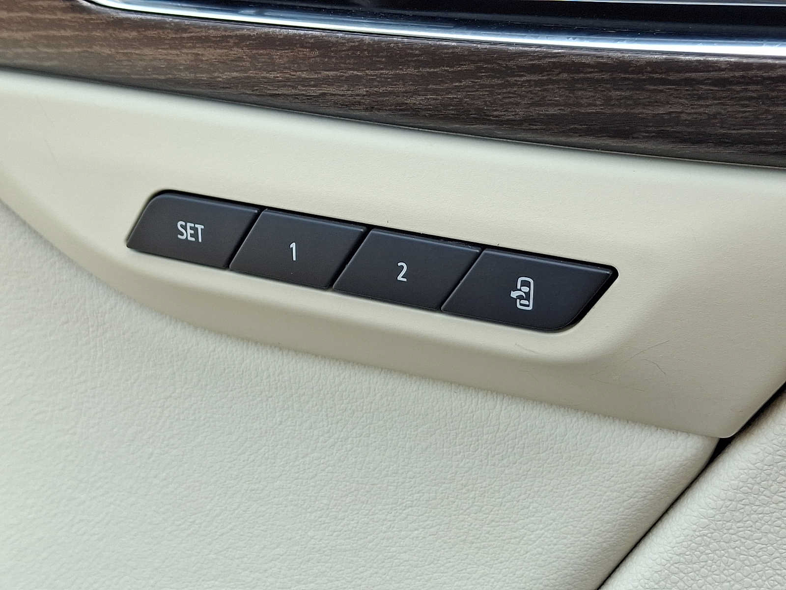 Used 2023 Buick Envision Avenir AWD/4WD image 31