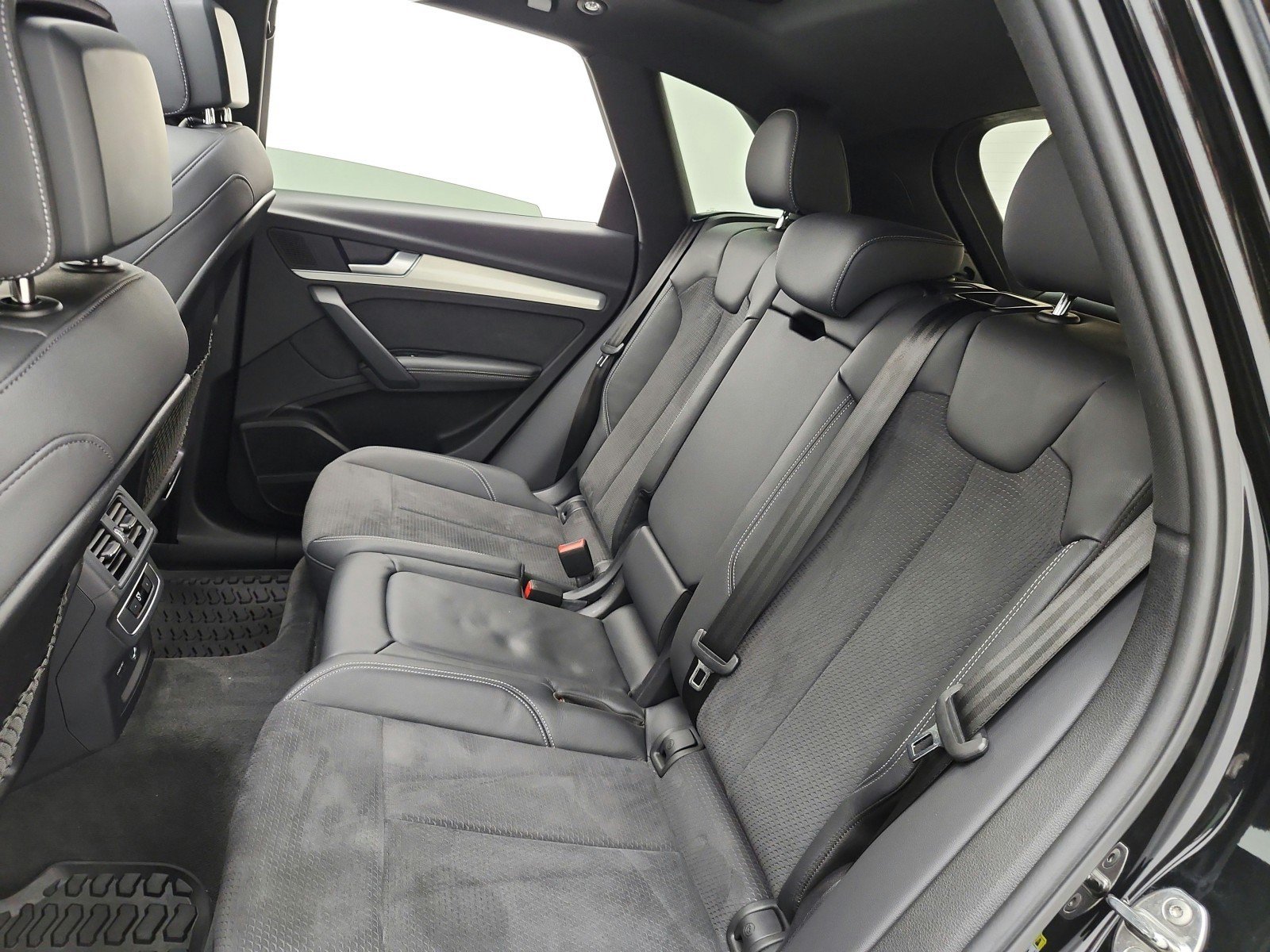 Used 2024 Audi Q5 e Premium Plus w/ Premium Plus Package AWD/4WD image 16