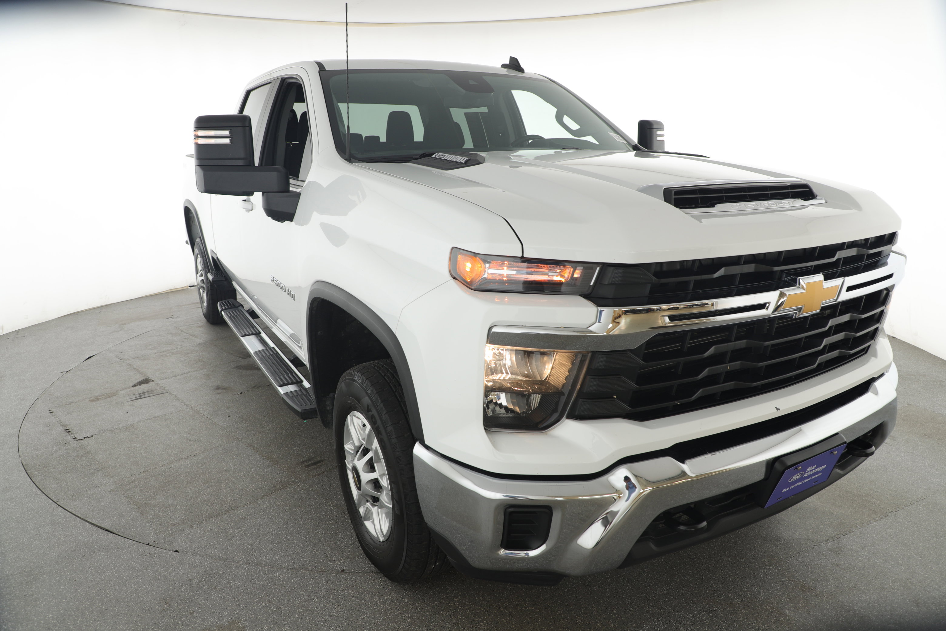Used 2024 Chevrolet Silverado 2500 LT image 3