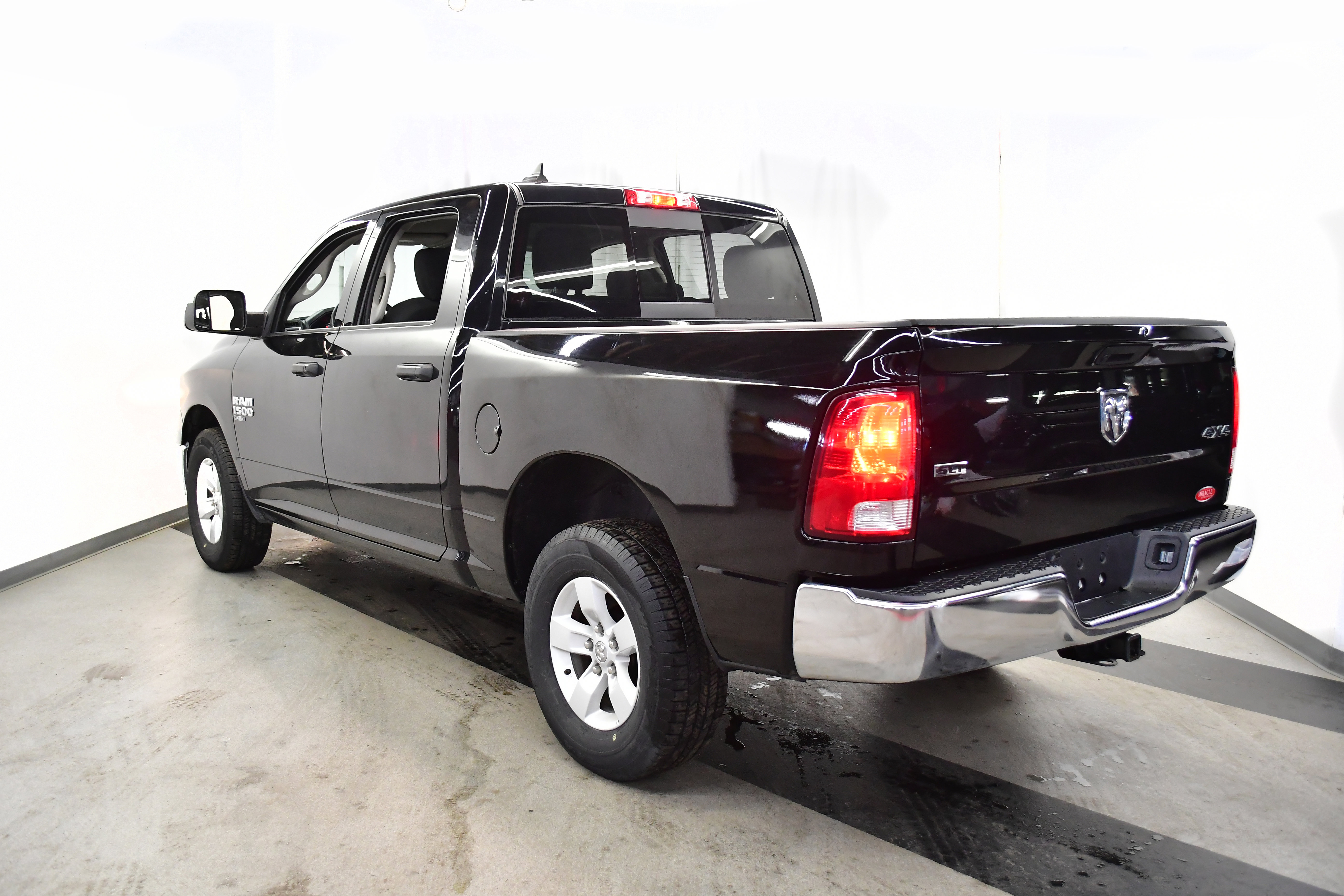 Used 2023 RAM 1500 Classic SLT w/ Trailer & Traction Group image 6