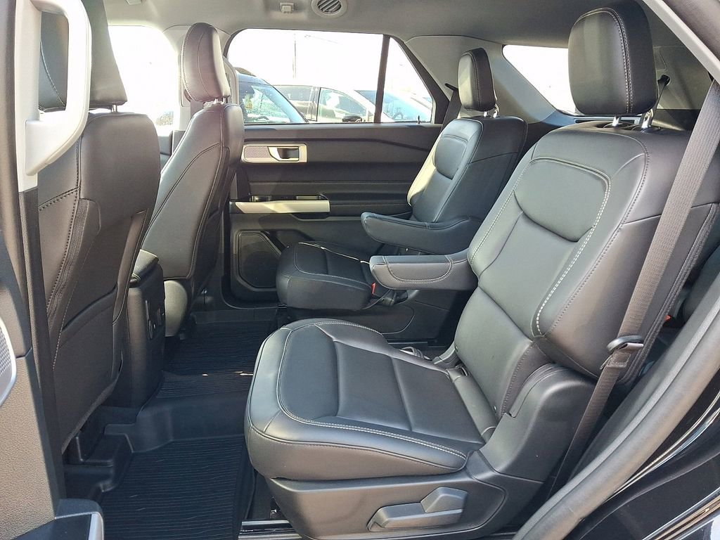 Certified 2024 Ford Explorer XLT w/ Equipment Group 202A AWD/4WD image 10