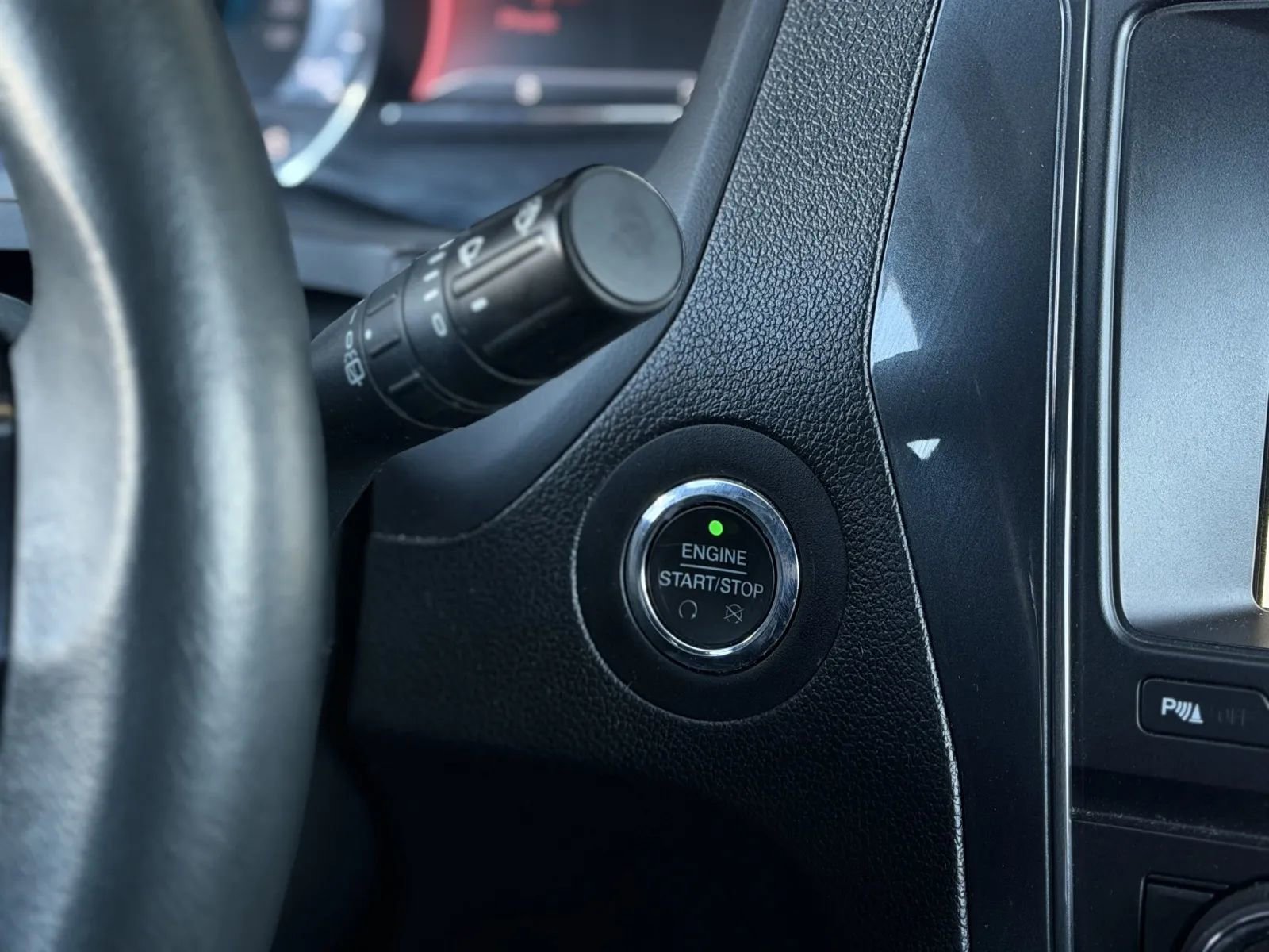 Used 2018 Ford Explorer XLT w/ Equipment Group 202A image 30