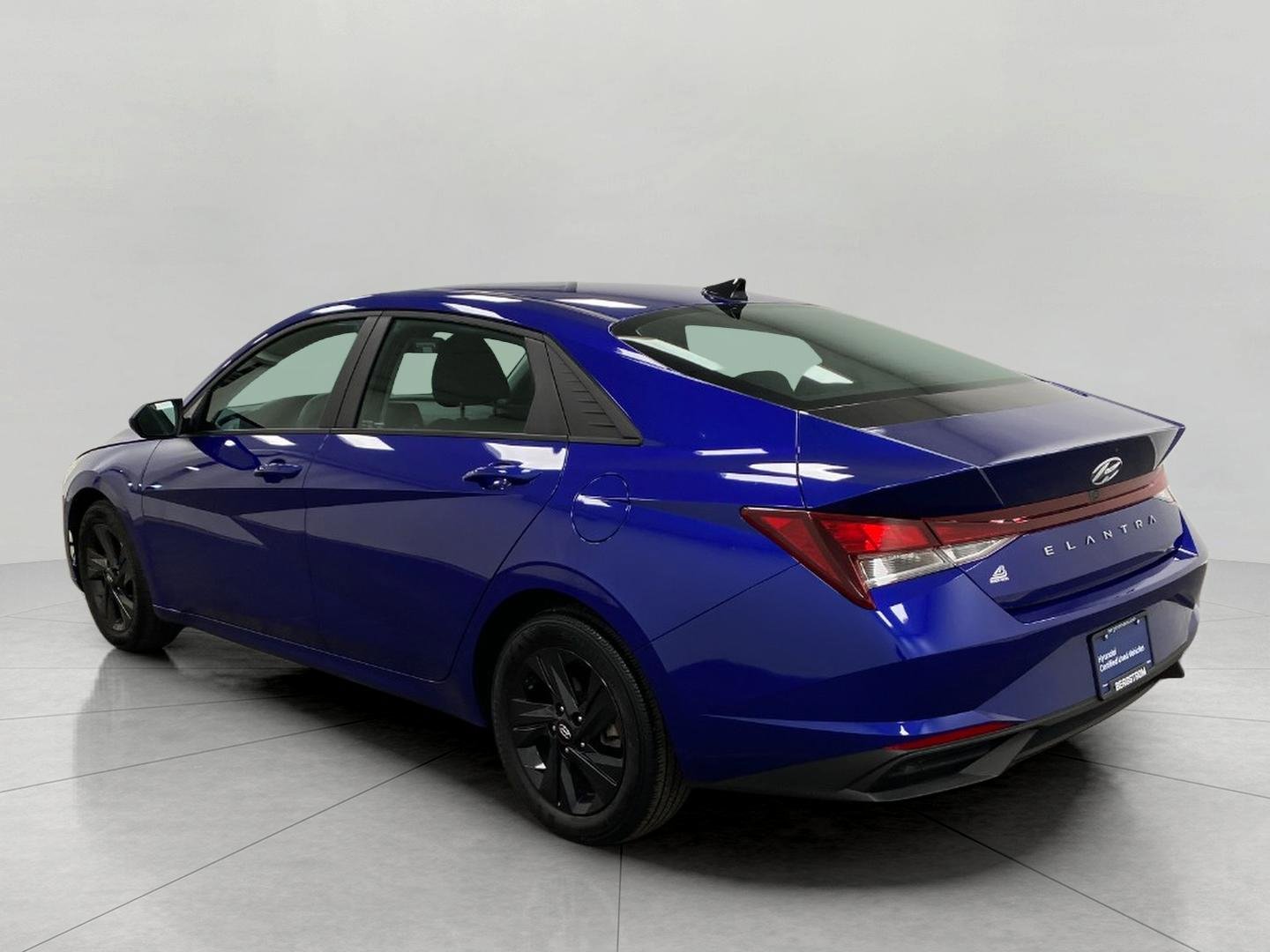 Certified 2023 Hyundai Elantra SEL w/ Preferred Accessory Package image 7