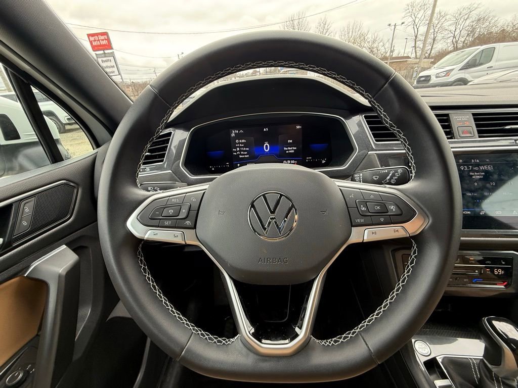 Used 2022 Volkswagen Tiguan SE image 11