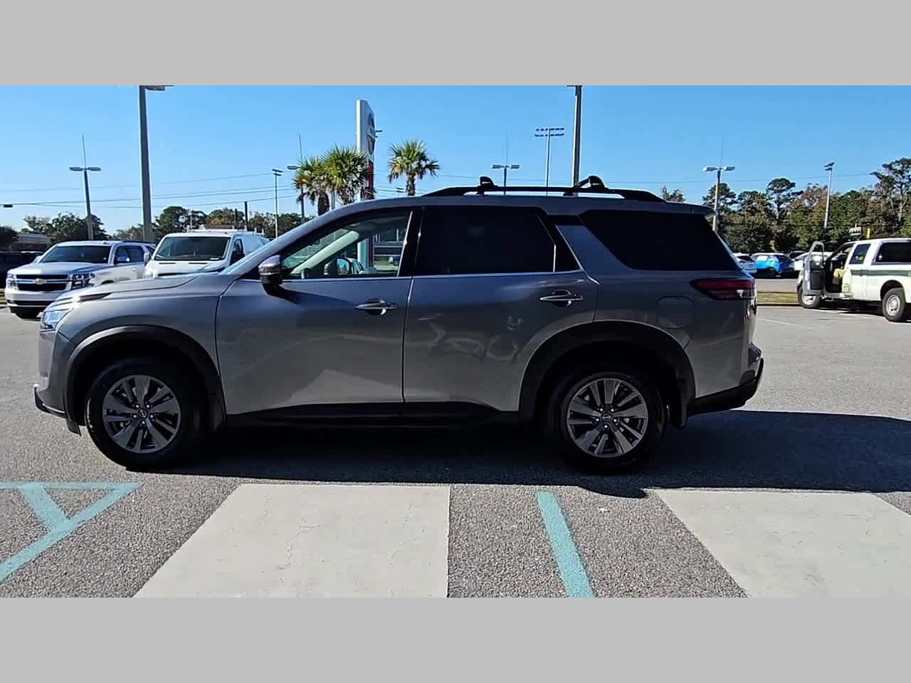 Used 2022 Nissan Pathfinder SV w/ SV Black Package image 25
