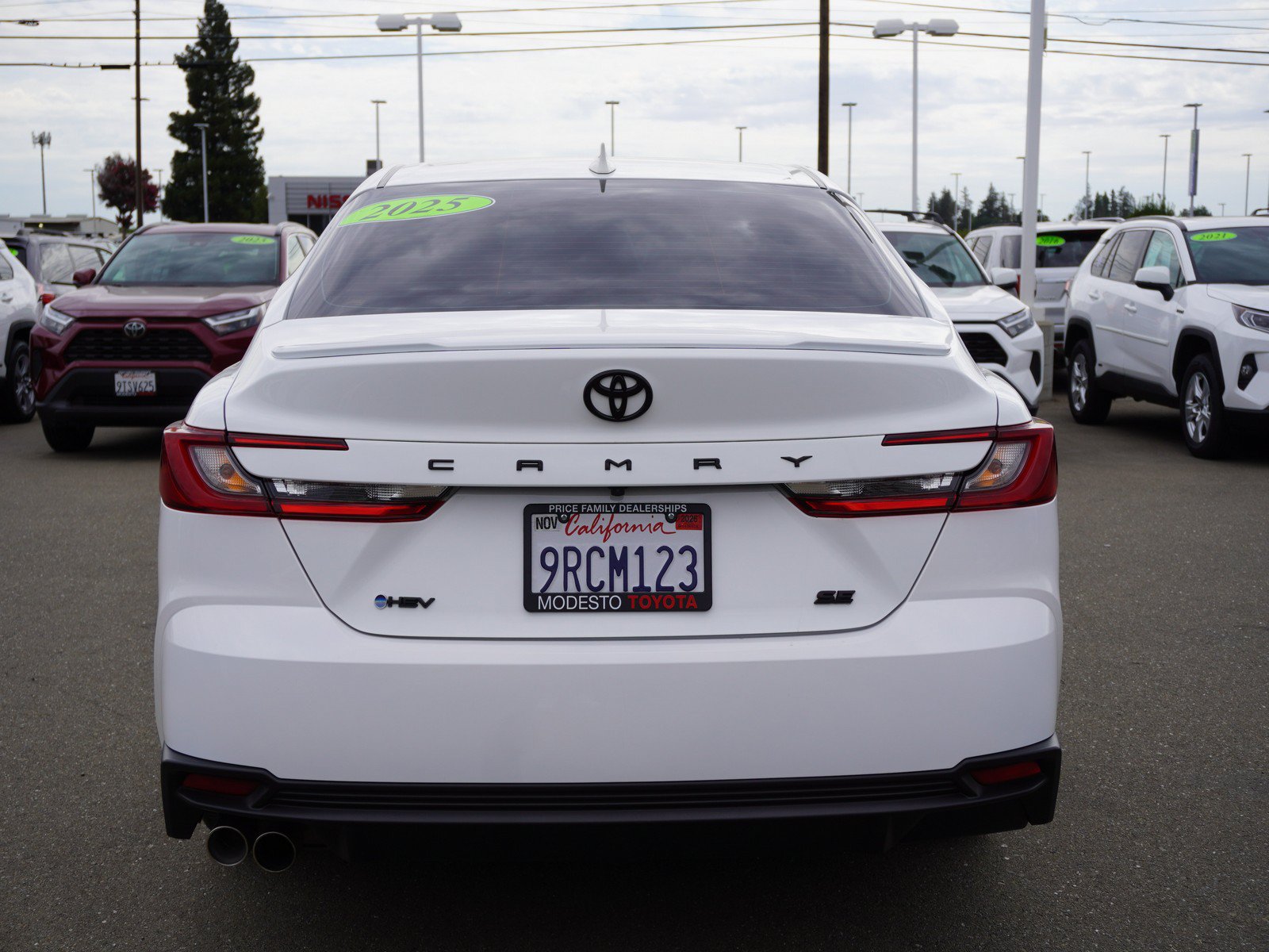 Used 2025 Toyota Camry SE w/ Multimedia Upgrade Package FWD image 10
